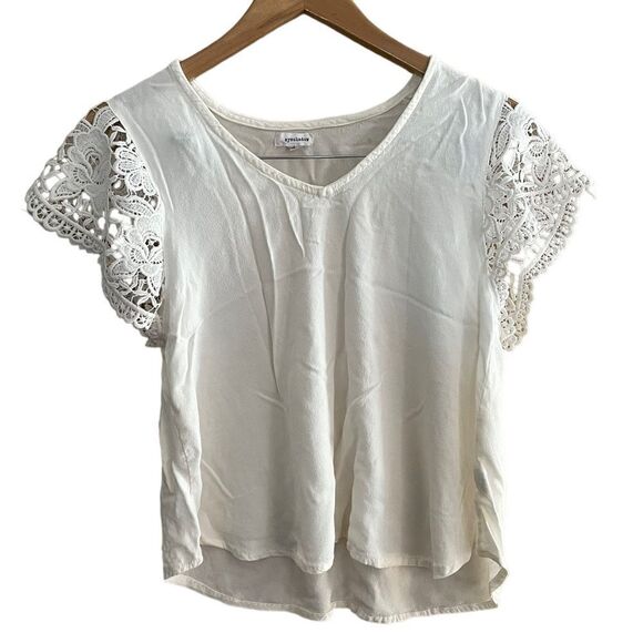 Ladies white summer top Eyeshadow - Picture 1 of 8